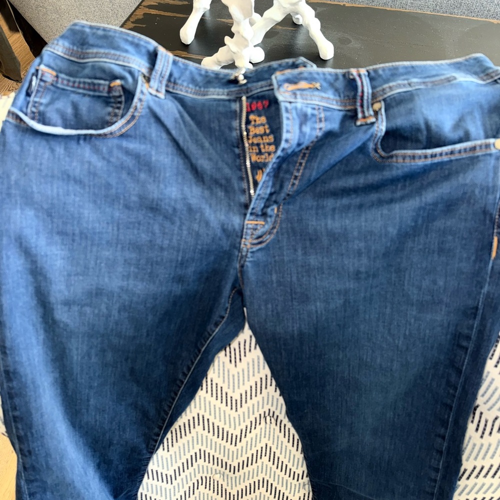 Blue Straight Jeans with Subtle Fading